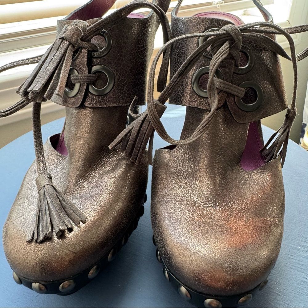 Coach ♥ Poppy Bronze Studded Platform Heels – Size 7.5 - Picture 2 of 15